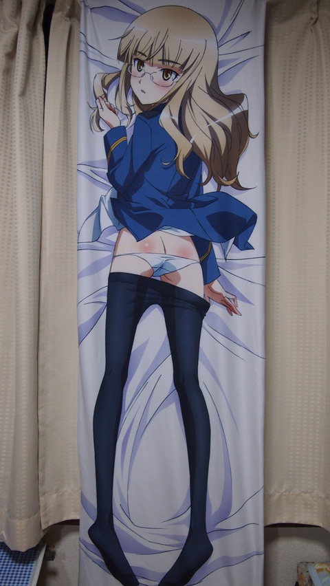 ペリーヌ抱き枕カバー
