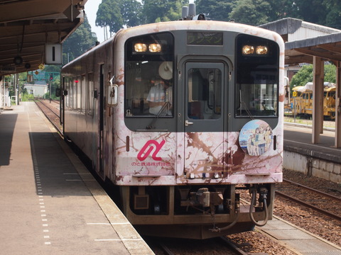 04花咲くいろは列車(穴水駅)