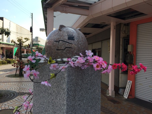 商店街と飛び出したまゆらーず (2)