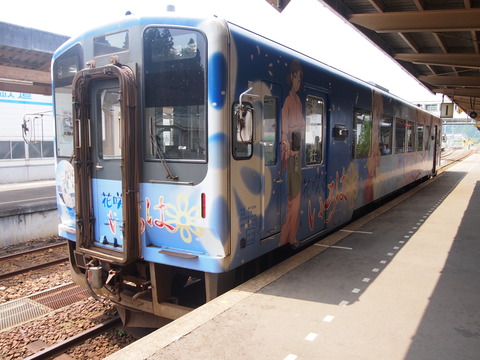 01花咲くいろは列車(穴水駅)