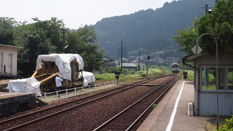 32西岸駅にやってくる花咲くいろは列車