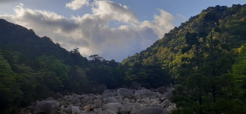 259-240(48-45)宮之浦岳新高塚小屋430_064714