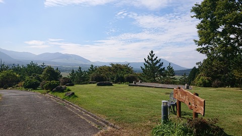 121-106(20-20)九重山麓風の丘603