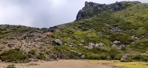 228-211(17-16)登山くじゅう連山910_110125