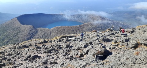 240-223(29-28)韓国岳1124_095146