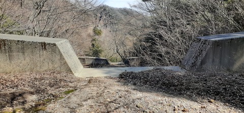 251-232(40-37)伽藍岳ゲリラキャン303_115411