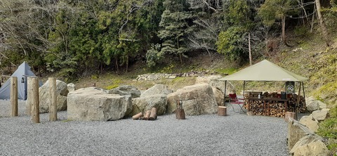 201-185(43-42)カワラテラス320_121826