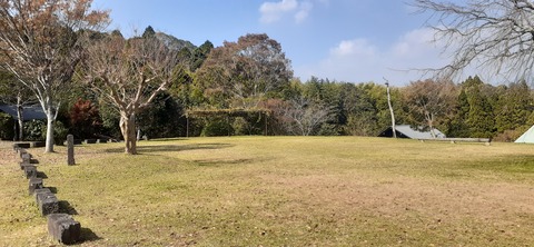 181-165(23-22)仲山城跡キャンプ場1104_122622
