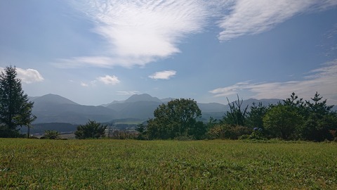 121-106(20-20)九重山麓風の丘607