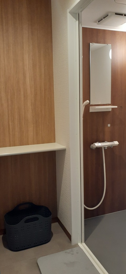 201-185(43-42)カワラテラス320_122200