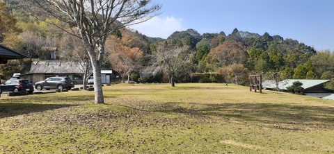 181-165(23-22)仲山城跡キャンプ場1104_122952R