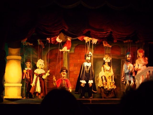 チェコから直接仕入れた がいこつ マリオネット 大道芸 操り人形 人形劇