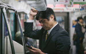 彼女のお兄さんは中学～高2までK市では有名な暴走族だった。  が、高2の夏から、突然、暴走族をやめて品行方正になった。