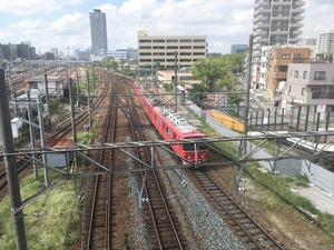 これは熱田神宮のすぐ傍にある神宮前の駅で、父が高校生の時に実際に体験した話です。