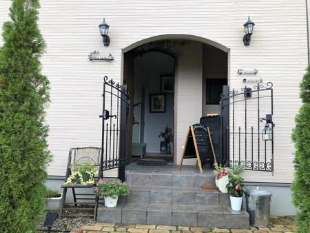 E162C2A2-B513-4AA6-8912-EB00C2E5E84E