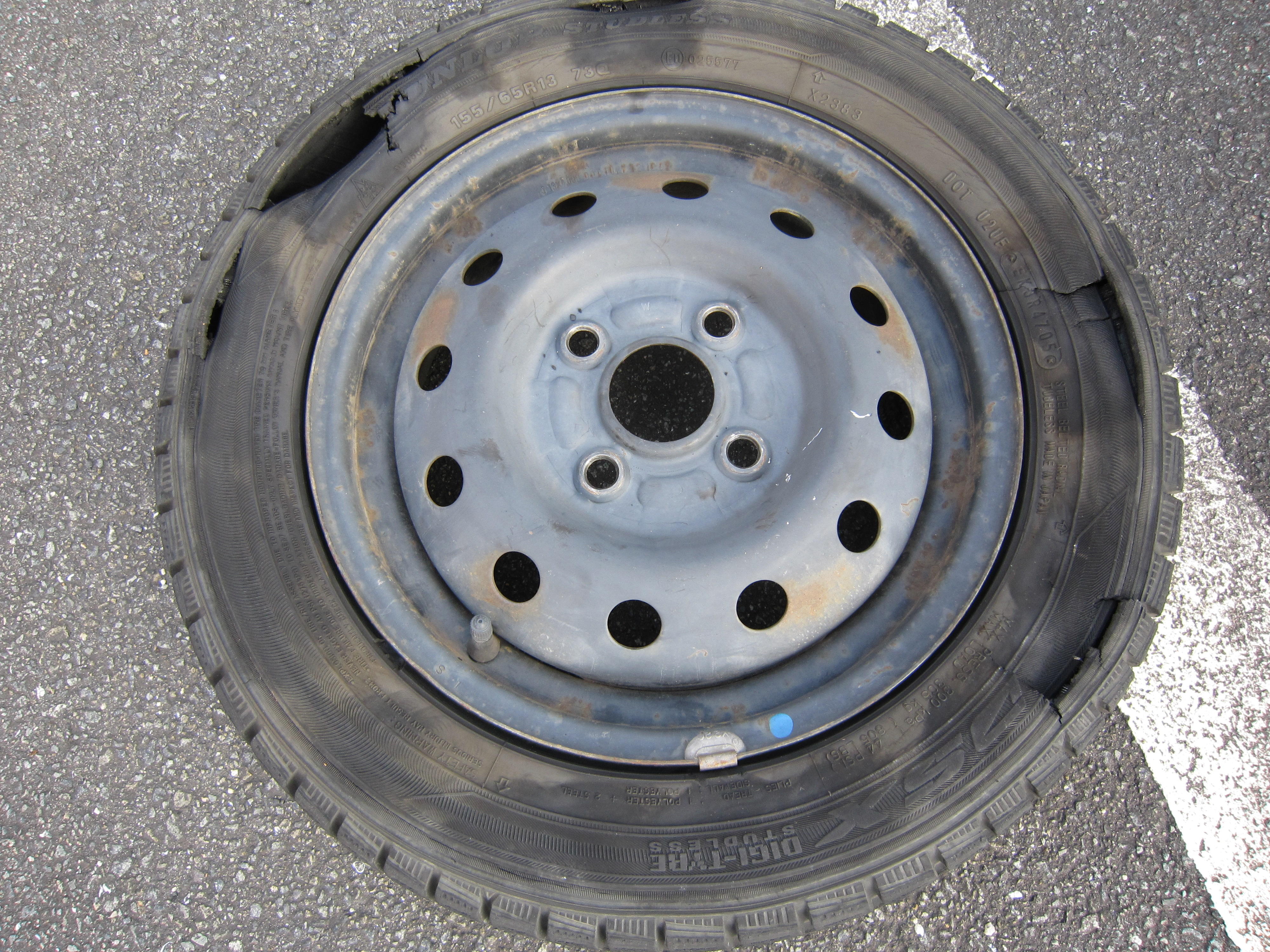 車 バーストした W Stonehenge 車 バーストした W Stonehenge