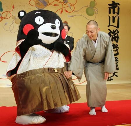 ゆるキャラ くまモン歌舞伎デビュー 海老蔵さんの熊本公演 ゆるキャラ くまモン歌舞伎デビュー 海老蔵さんの熊本公演