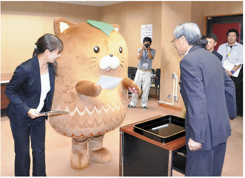 ゆるキャラ 甲斐市キャラ やはたいぬ が任命されたのは