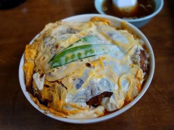 なぜカツ丼の上には三つ葉が聖域なのに続々と挑戦者が現れてしまうのか ゆるゲーマー遅報 なぜカツ丼の上には三つ葉が聖域なのに続々と挑戦者が現れてしまうのか ゆるゲーマー遅報
