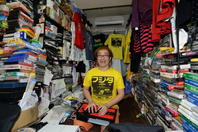 ファミコン芸人フジタ 所持ソフト本 維持費月35万円 借金600万円 Youtube登録者数人 ゆるゲーマー遅報 ファミコン芸人フジタ 所持ソフト本 維持費月35万円 借金600万円 Youtube登録者数人 ゆるゲーマー遅報