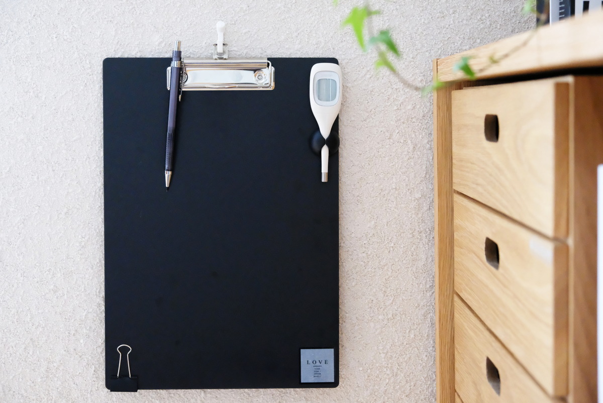 セリア・A4クリップボード・キャンドゥ・コードクリップ・体温計収納・ダイニング①