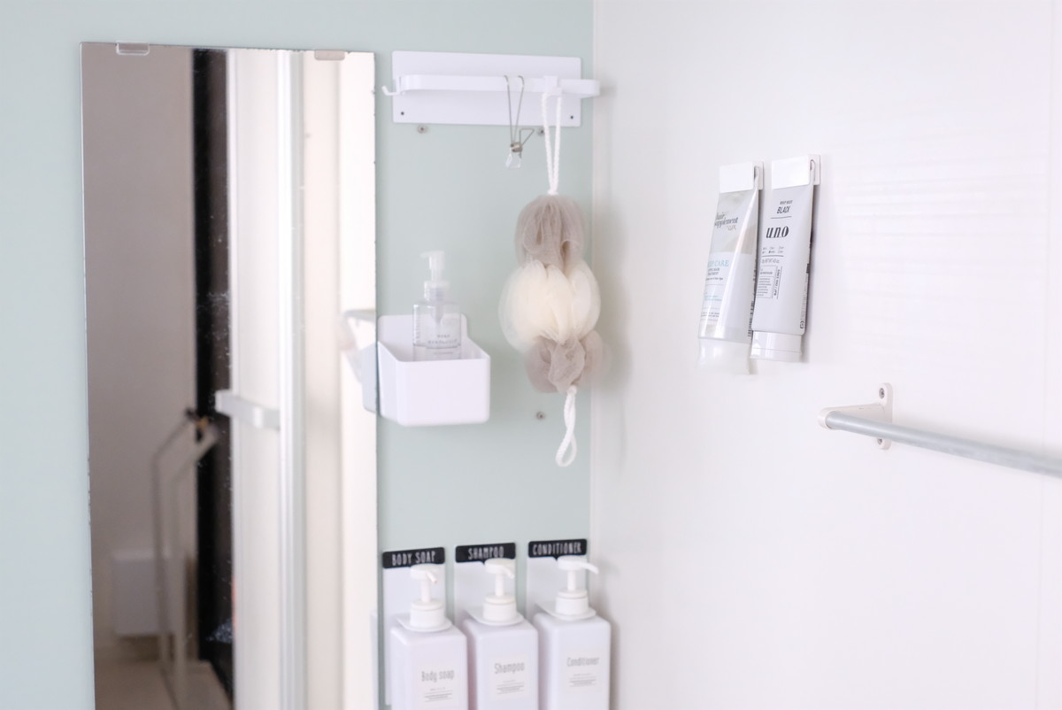 セリア・ラバーマグネット チューブホルダー・浴室全体①