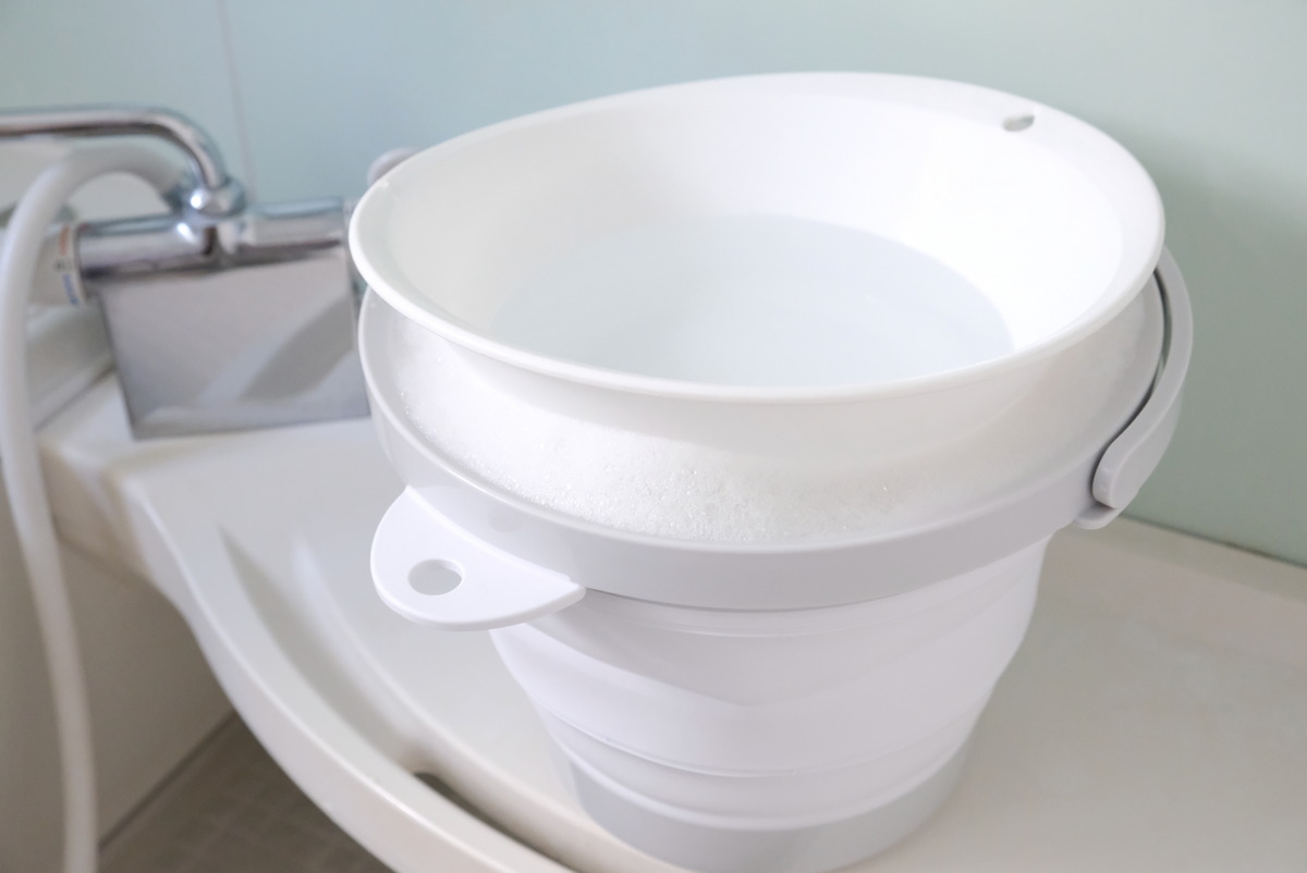 ニトリ・たためるバケツ　8L・靴・オキシ漬け②