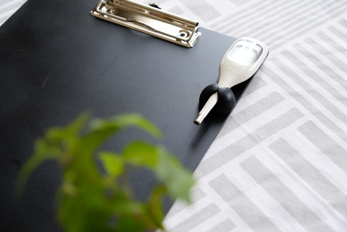 セリア・A4クリップボード・キャンドゥ・コードクリップ・体温計収納①