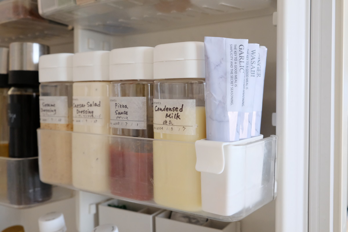 ❾5762冷蔵庫・ドアポケット・セリア・ドレッシングボトル