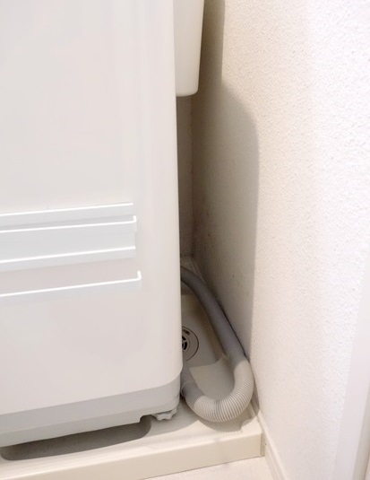 洗面所・洗濯機横①