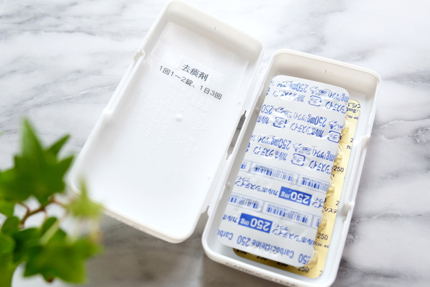 セリア・SD/microSD　カードケース・薬シート①