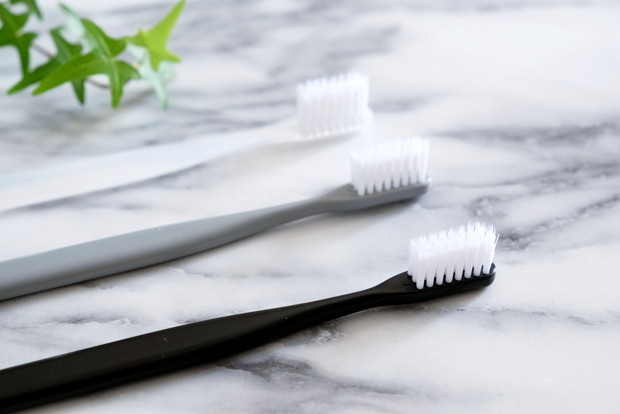 セリア・ハブラシ　シンプルモノトーン③