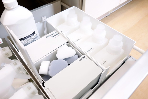 キャンドゥ・メラミンスポンジ　くも・食洗機下引出し・掃除用品収納①