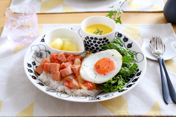 イッタラ・フルッタ・タンブラー・ペールピンク・ロコモコ風プレート①