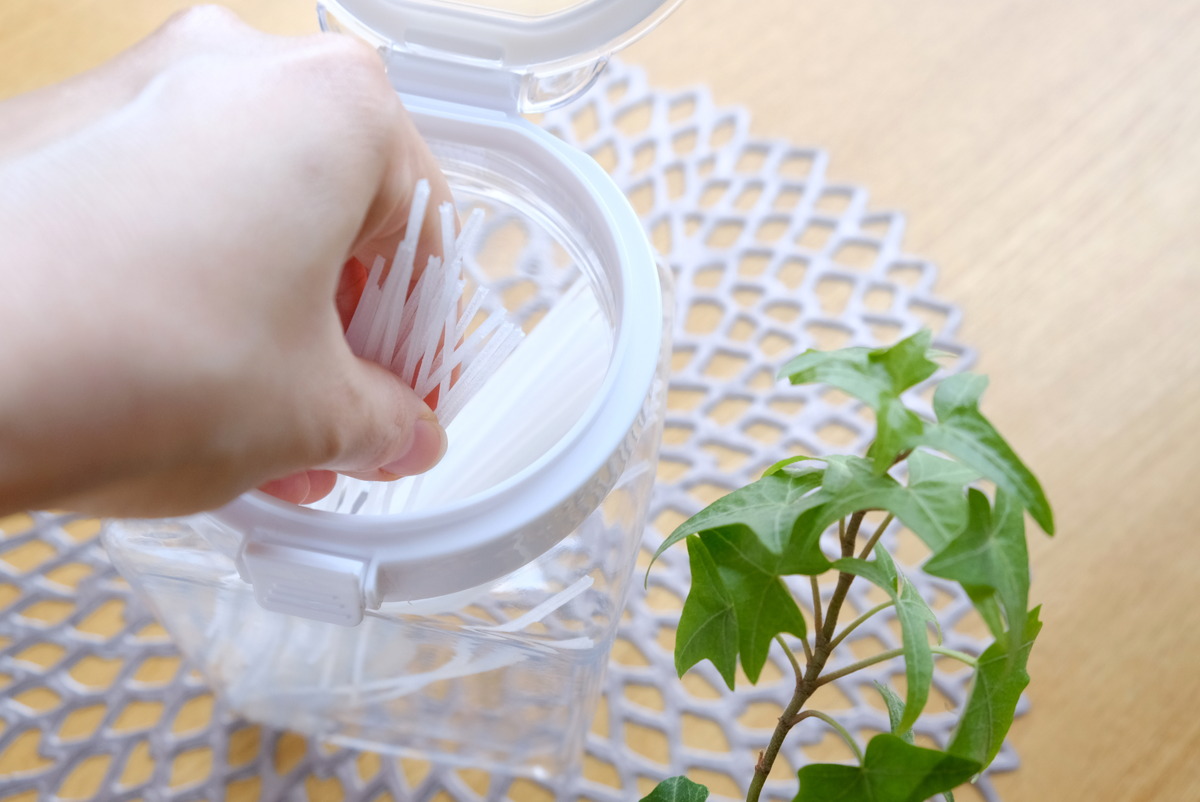 ダイソー・ワンプッシュで開閉できる保存容器1.4L⑥