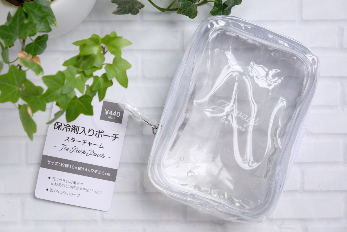 ❶4820キャンドゥ・保冷剤入りポーチチャーム縦型