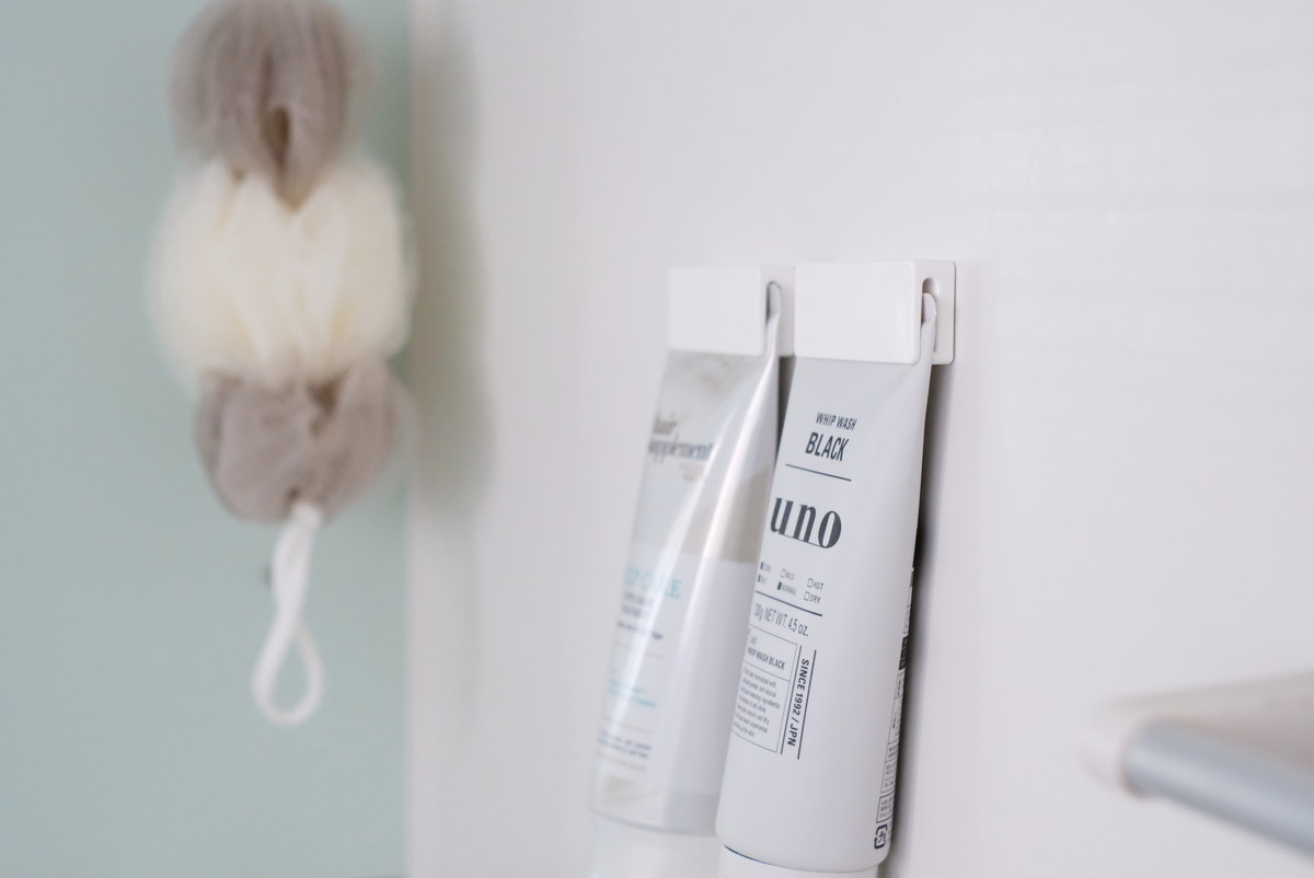 セリア・ラバーマグネット チューブホルダー・浴室②