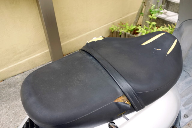 HONDA・ジョーカー90・バイク・シート補修①