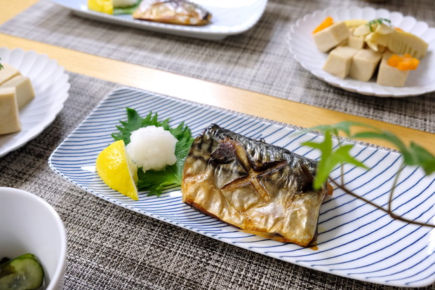 白山陶器・鯖の塩焼き①