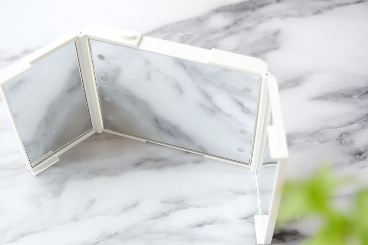 ダイソー・LED付コンパクト三面鏡・女優ミラー③