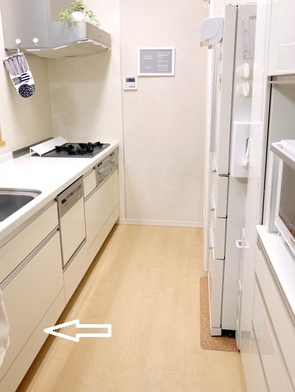 キッチン全体・シンク下最下段引出し①