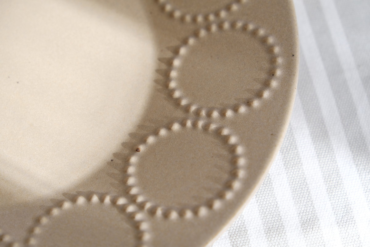 ミナペルホネン「タンバリンプレート」＊優しい雰囲気のライトブラウン