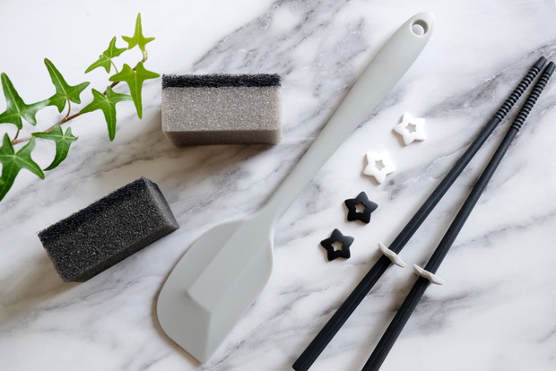 ダイソー・シリコンスパチュラ・セリア・シリコーン菜箸スタンド・キッチンスポンジミニ②