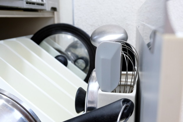 ダイソー・シリコンスパチュラ・キッチン・コンロ下引出し①