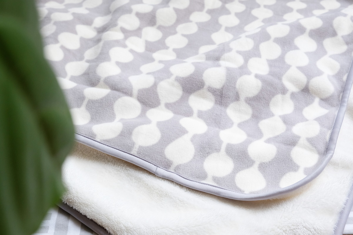 ユニクロ　UNIQLO ブランケット　ひざ掛け　フィンレイソン　フリース UNIQLO - ユニクロ UNIQLO ブランケット ひざ掛け フィンレイソン