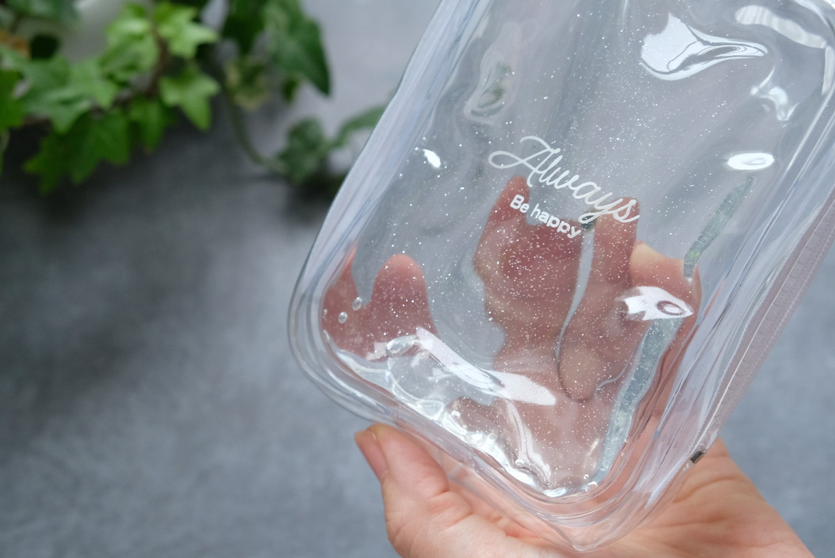 ❸4839キャンドゥ・保冷剤入りポーチチャーム縦型