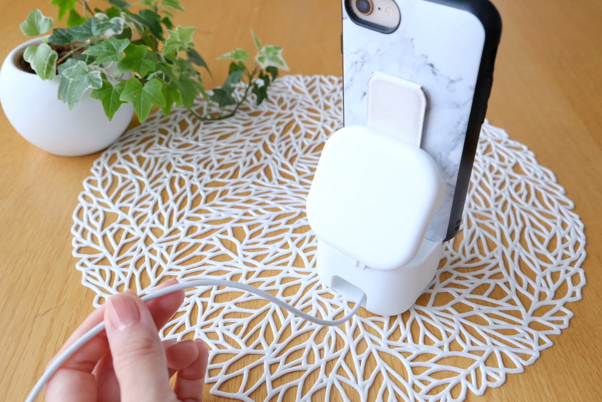 ❽7939キャンドゥ・充電器ケース&スマホスタンド