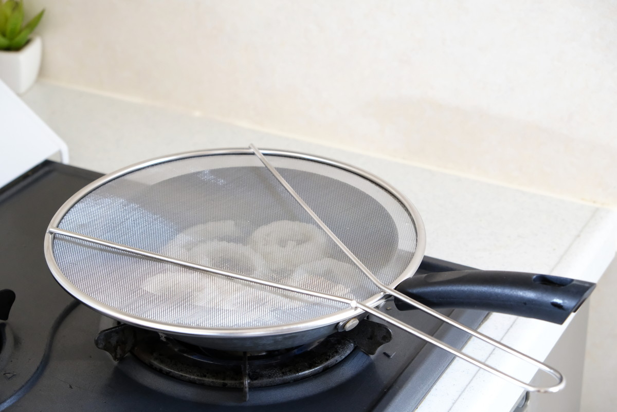 ダイソー・油はね防止ネット（26cm）