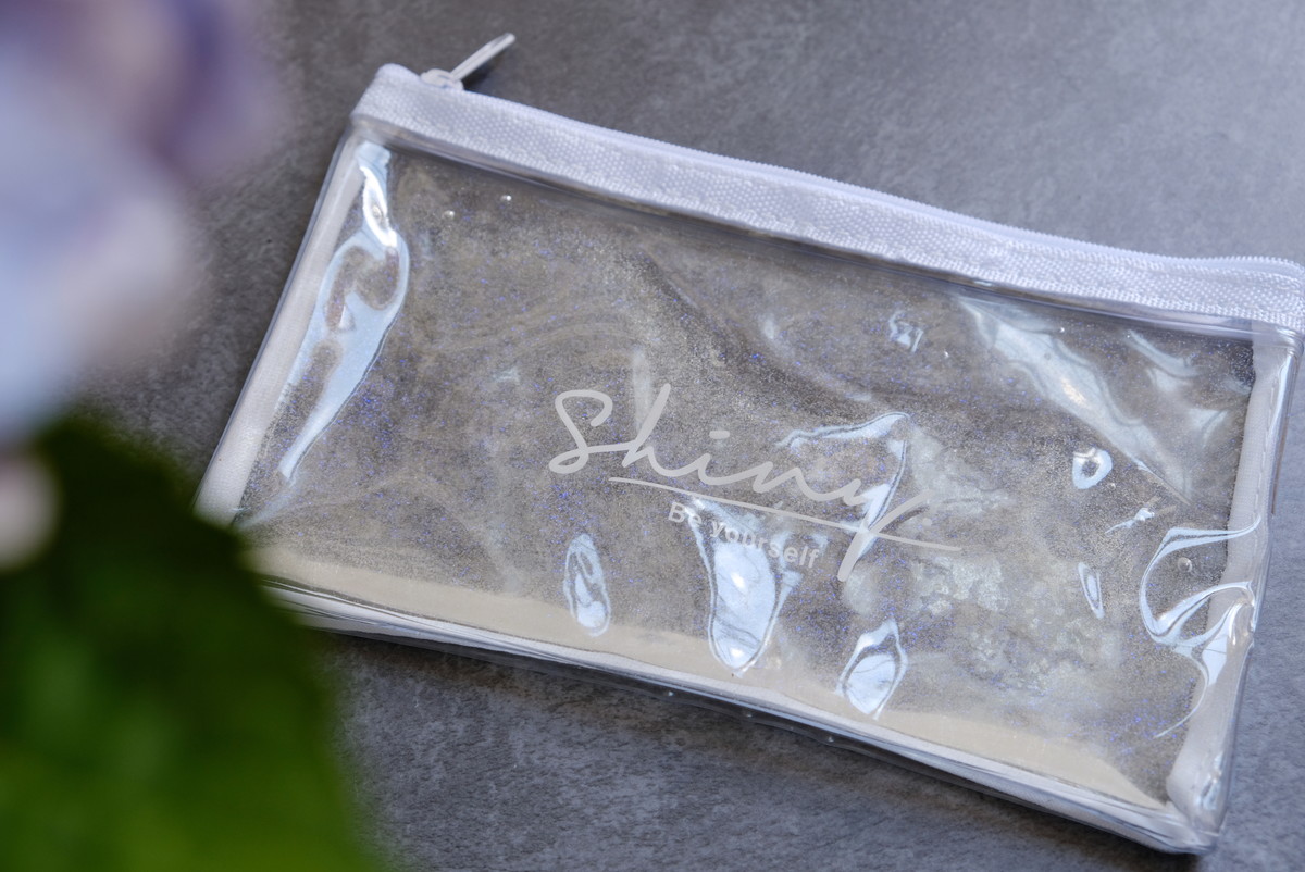 キャンドゥ・保冷剤入りポーチ　モノトーン⑤