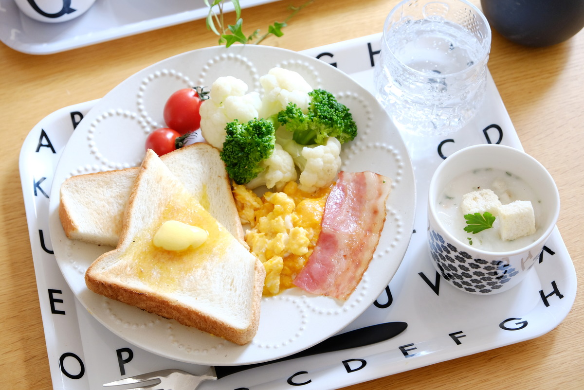 キャンドゥ・PPトレー 英字柄・デザインレターズ風・朝食・朝ごはん・ミナペルホネン・タンバリン②
